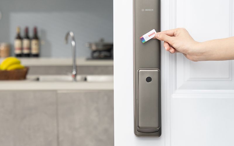 khóa cửa vân tay Bosch FU780KB