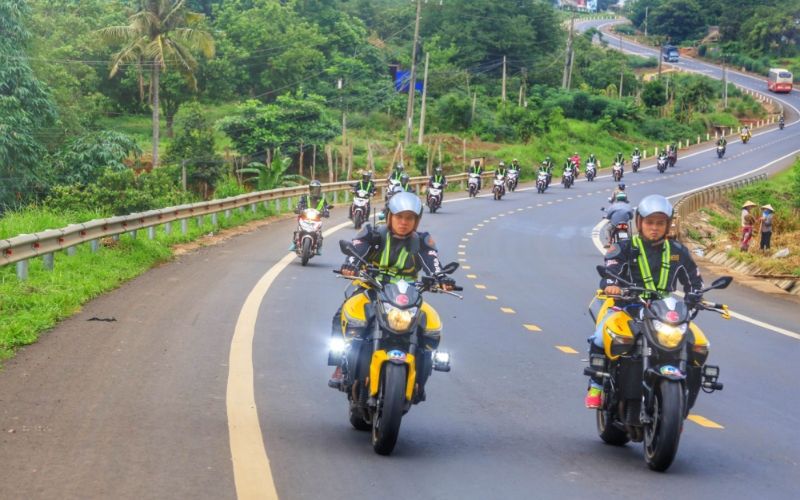 Vì sao nên chạy xe máy theo đoàn khi đi phượt?