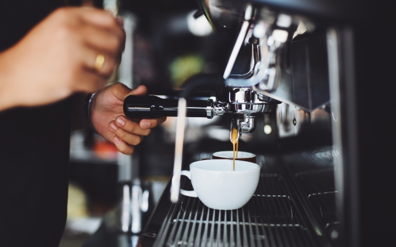 Máy phát ra tiếng ồn lạ từ bơm khi hoạt động